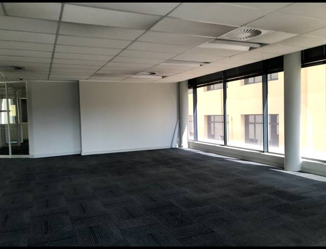 1,433M² OFFICE TO LET IN WAVERLEY